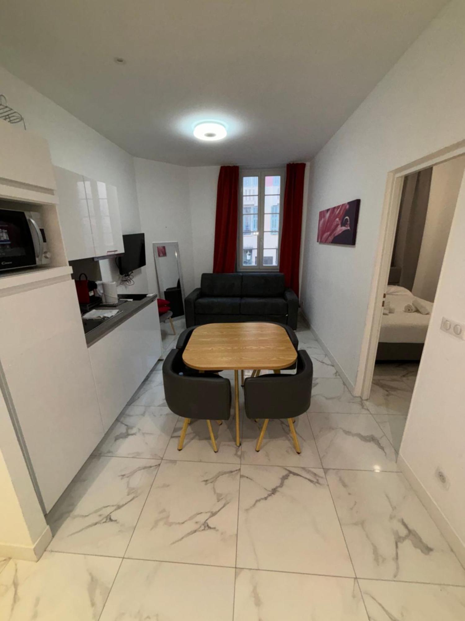 4 Couchages Idealement Place Promenade Des Anglais / Cours Saleya Appartement *